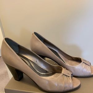 Women’s shoes